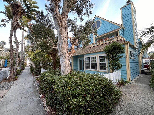 Photo - Mission Beach, 2 bedroom, 2 bathroom, with New Carpet, Parking, Laundry, Patio (807 Nantasket Ct.... Unit A