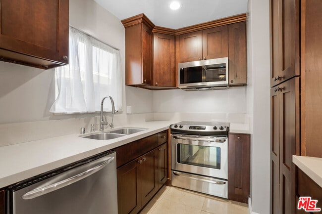 Photo - 248 S Doheny Dr Unit 3