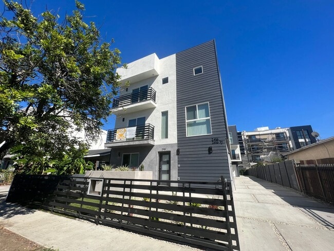 Building Photo - 2416 Carmona Ave Unit 2416 Rental