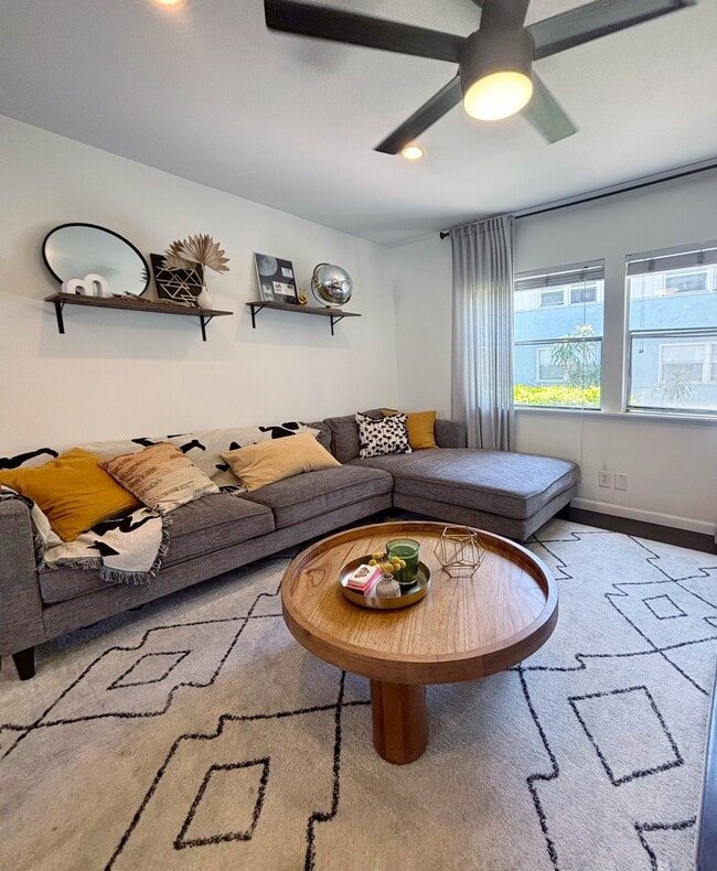 Building Photo - 3625 Kalsman Dr Unit 1