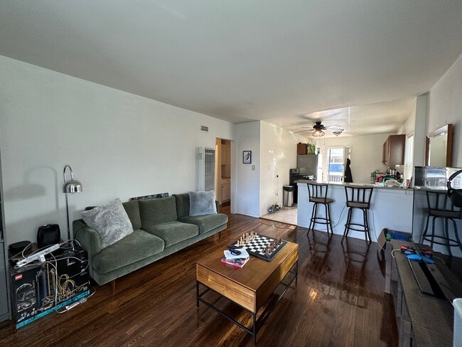 Photo - 4107 Wade St