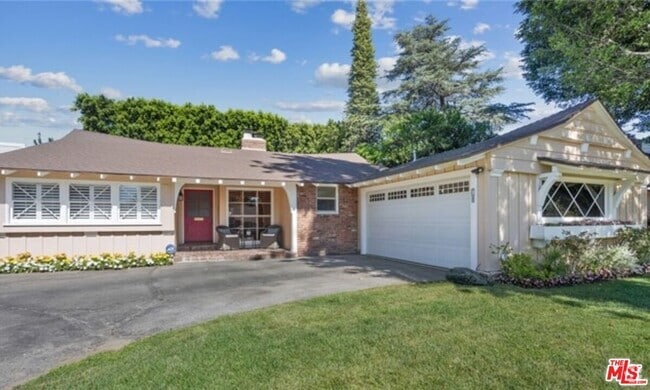 Building Photo - 6646 Mammoth Ave Rental