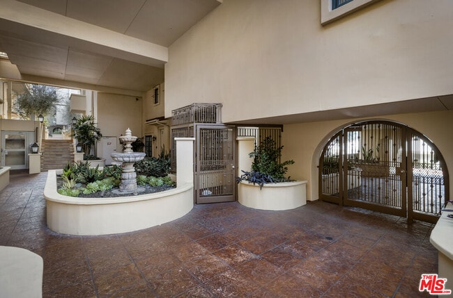Photo - 851 N San Vicente Blvd Unit 102