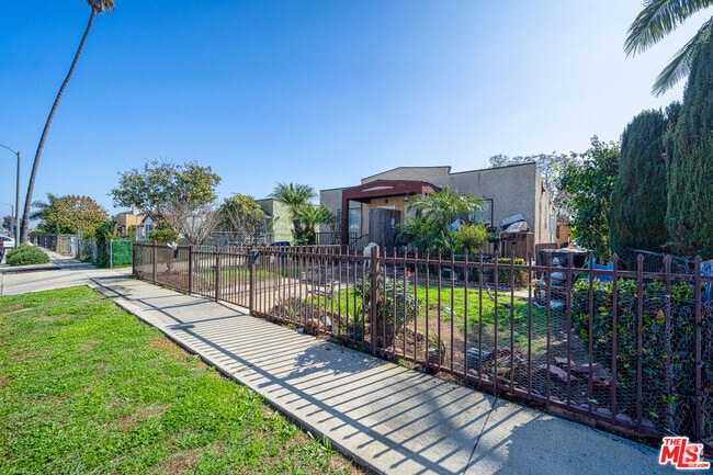 Building Photo - 642 W 109th Pl Rental