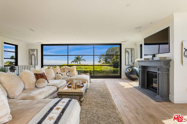 Photo - 1457 Blue Jay Way