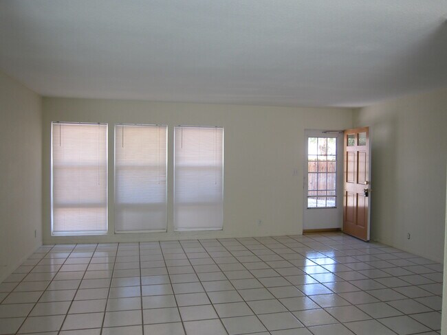 Photo - 39220 Karen St