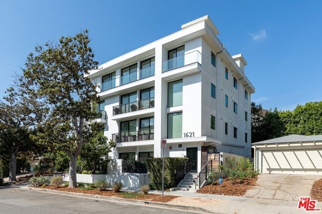 Photo - 1621 Malcolm Ave Unit 401