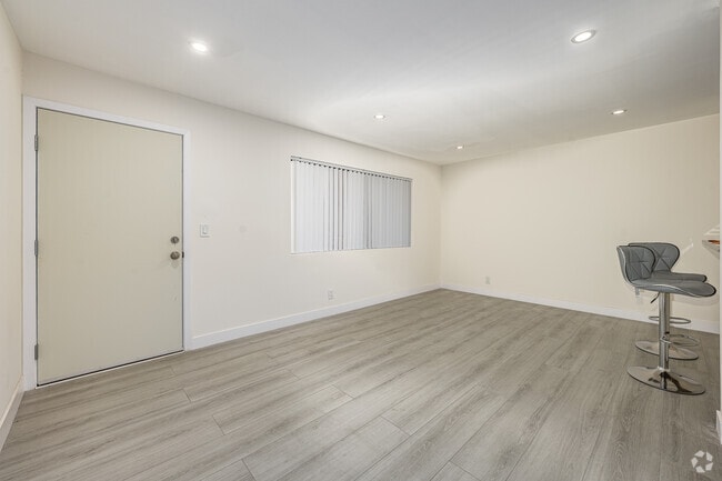 1BR, 1BA - 625SF - Living Room - 142 S Normandie Ave