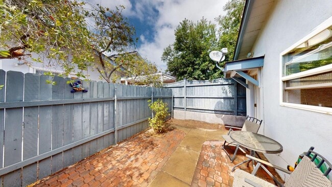 Photo - Charming One-Bedroom Backhouse in the cent...