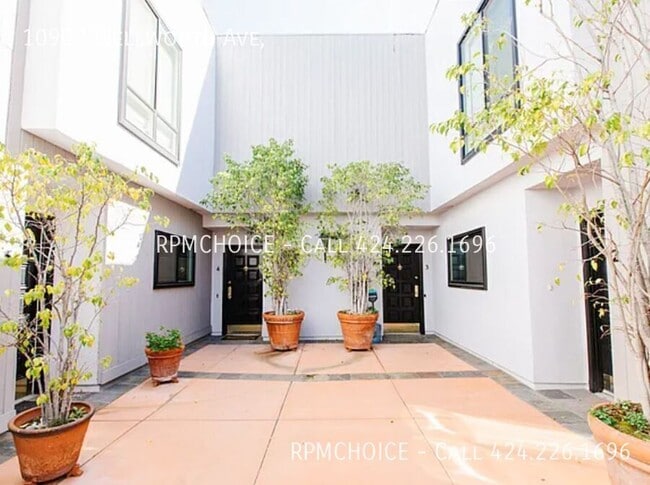 Photo - 10933 Wellworth Ave