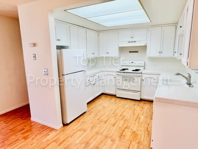 Photo - Very nice 2 Bd/2 Ba, 1180sf end-unit Condominium unit in University Heights available 08/01 for l... Unit 407