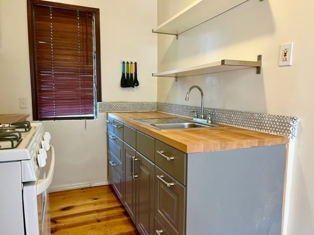 kitchen - 952 1/2 Hyperion Ave Unit 952 and a half