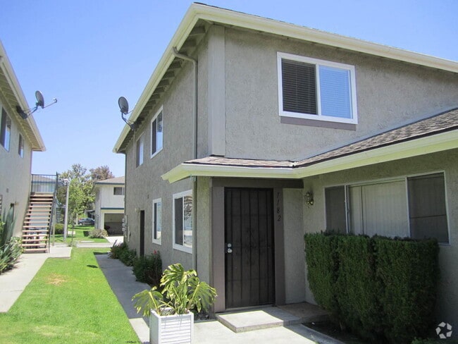 Building Photo - 2 + 1  2 Story Townhouse Ventura, CA