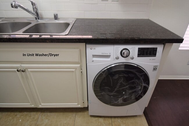 Photo - 5328 Riverton Ave Unit 203
