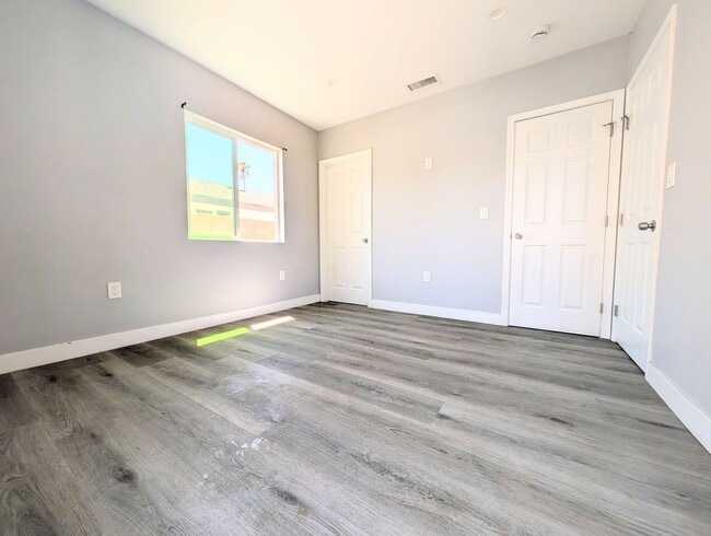 Photo - 2227 Greenwood St