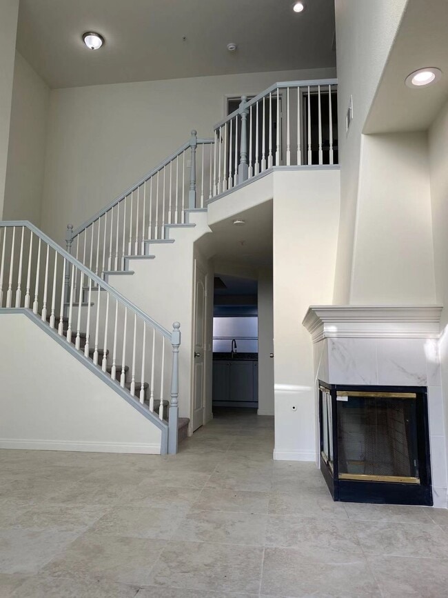 Photo - 809 W Duarte Rd