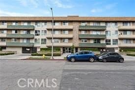 Building Photo - 525 N Sycamore Ave Unit 333