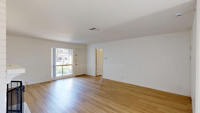 Photo - Ren Cir Unit A