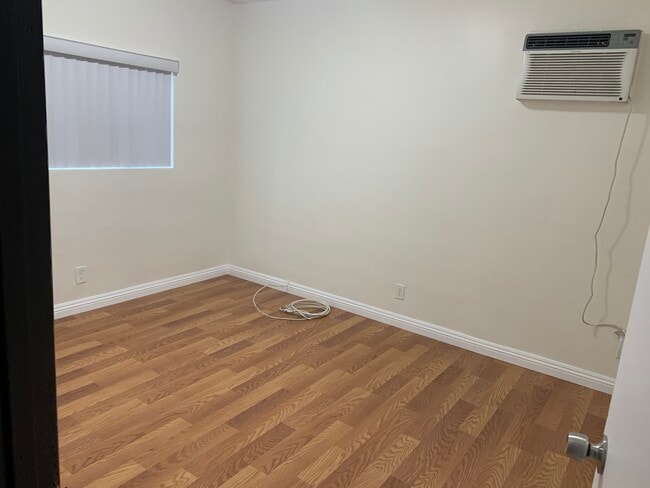 Photo - 14720 Strathern St Unit 14720 Strathern St #4