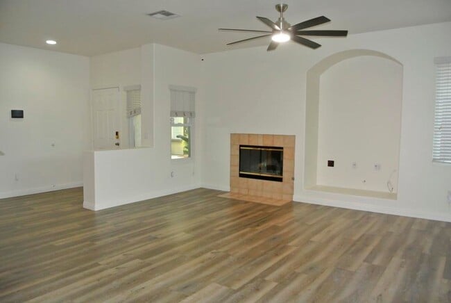 Photo - 4Bed/2.5Bath Home in the Brisbane complex~ Brisbane