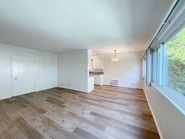 Building Photo - Oakland Manor