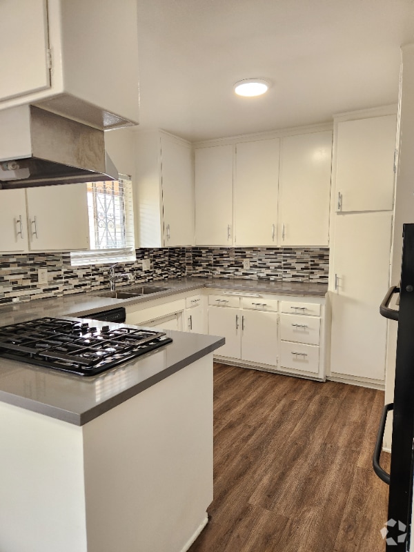 Building Photo - 1339 Hobart Blvd Rental