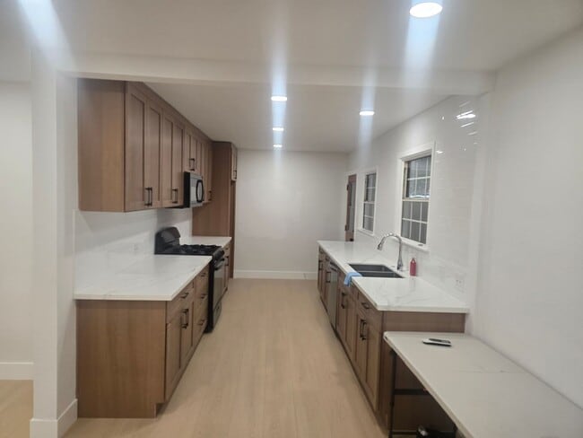 Photo - GLENHAVEN - ANAHEIM Unit MAIN HOUSE