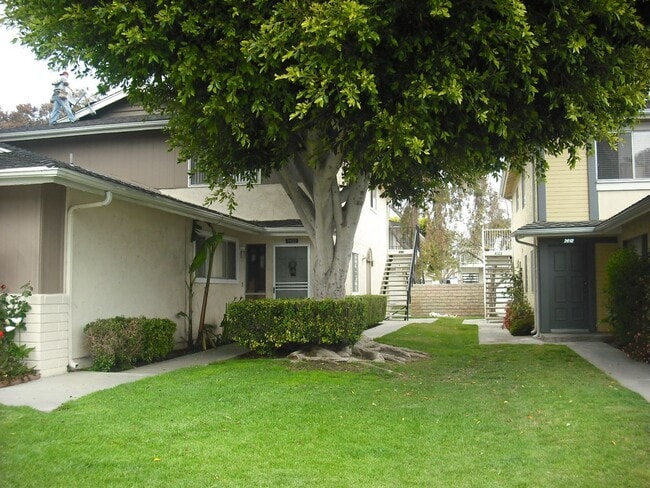Building Photo - Move Right In - Nicely upgraded single sto... Rental