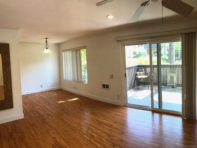 Building Photo - Light-Filled 1BR Retreat with Utilities Included in Prime La Jolla Locale Unit f