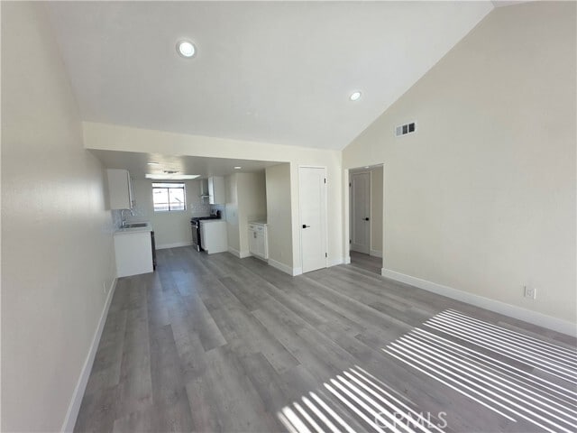 Photo - 44155 10th St W