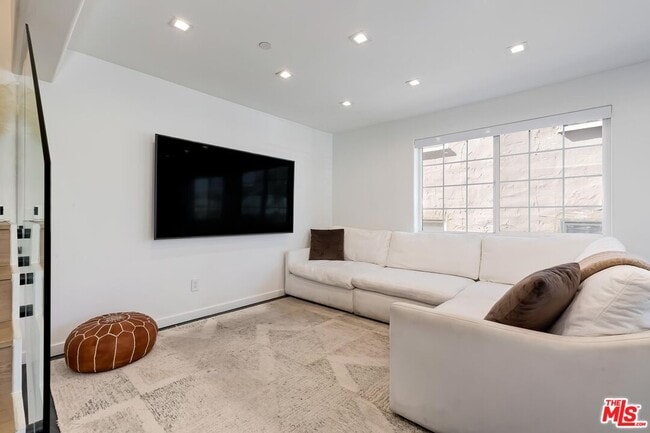 Photo - 1521 S Hayworth Ave Unit 107