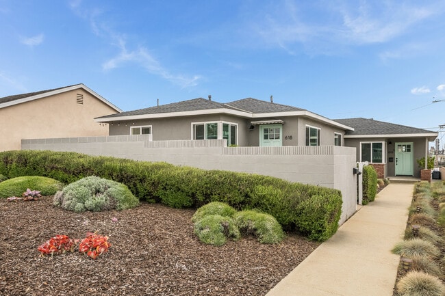 Front - 618 Grand E Ave Unit 2