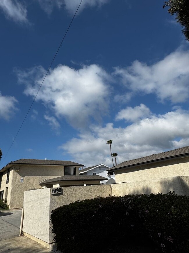 Building Photo - Maple Apartments Unit 1999-202