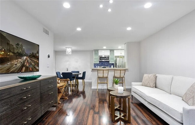 Building Photo - 355 S Madison Ave Unit 108