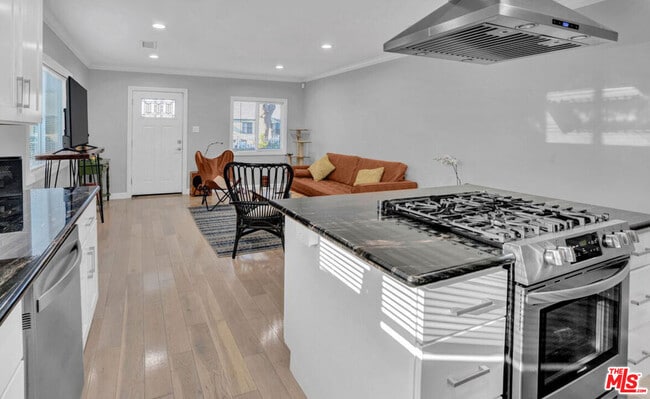 Building Photo - 1946 W 39th St Rental