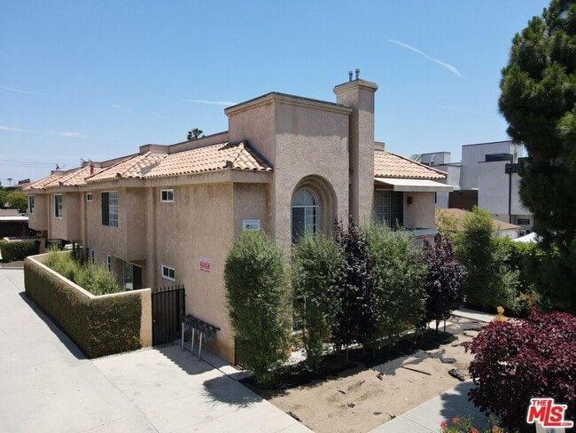 Building Photo - 3822 Bentley Ave Unit 203