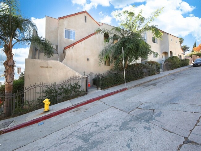 Building Photo - Heart of Hollywood | Large 2 Bedroom