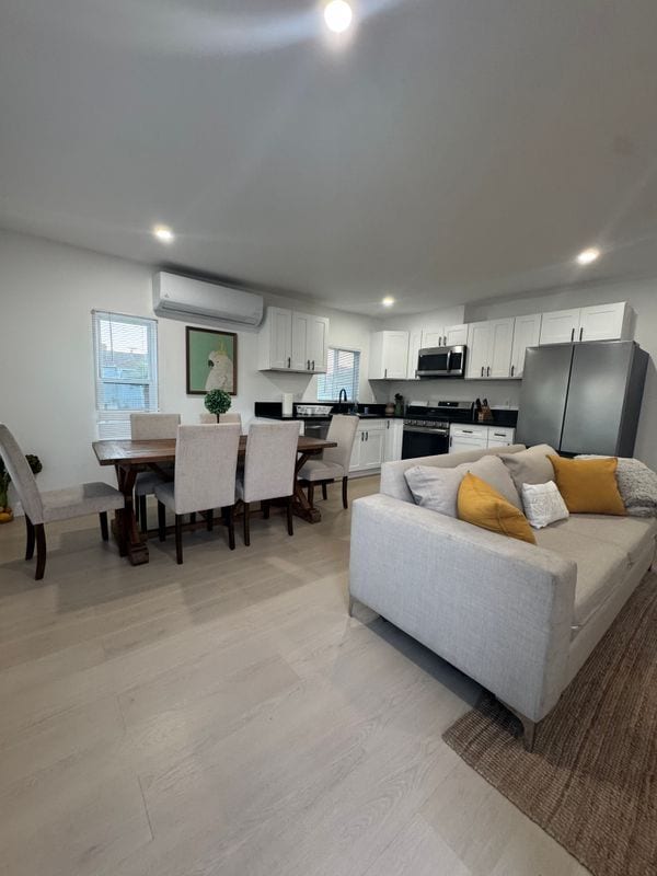 Photo - 2669 Clyde Ave