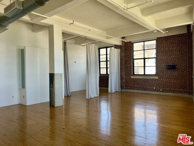 Photo - 1850 Industrial St Unit 504