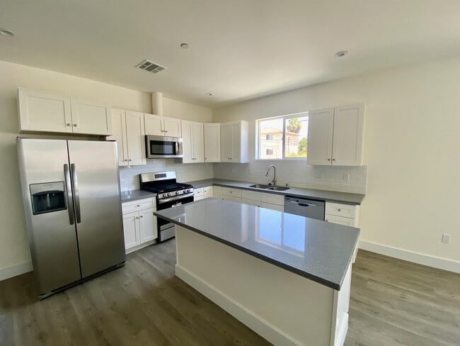 Photo - 4557 Pickford St Unit 4559 1/2