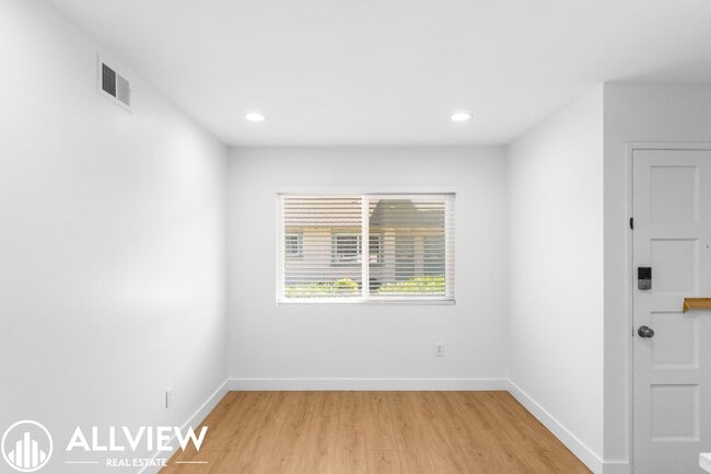 Photo - 16651 Tunstall Ln Unit 2