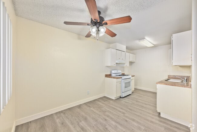 1BR, 1BA - 880SF - Dining Room and Kitchen - Springbrook Park Apartments