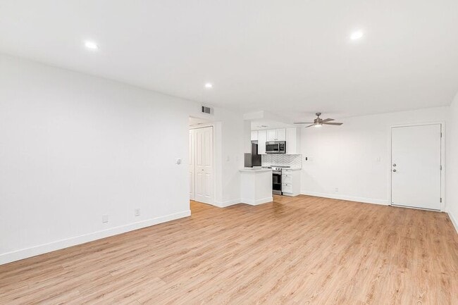 Photo - 5807 Laurel Canyon Blvd