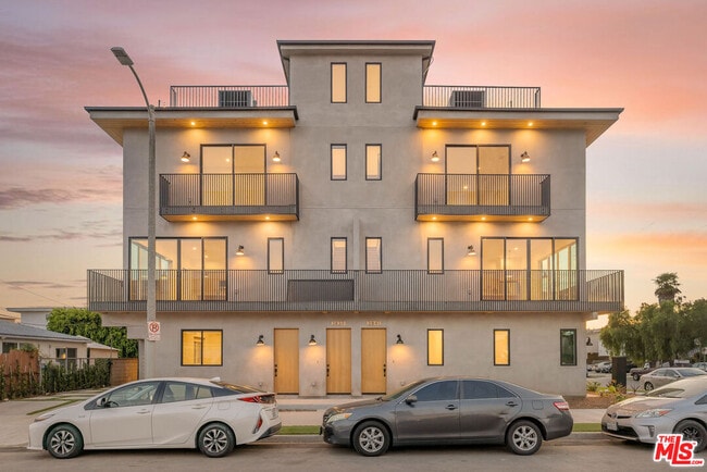 Photo - 3839 Wade St