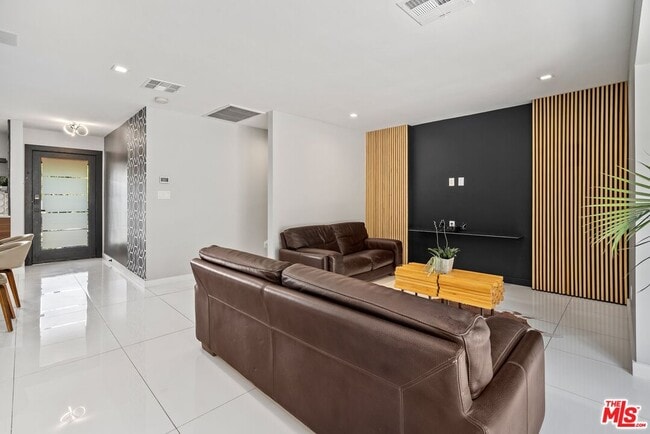 Photo - 22263 Buenaventura St