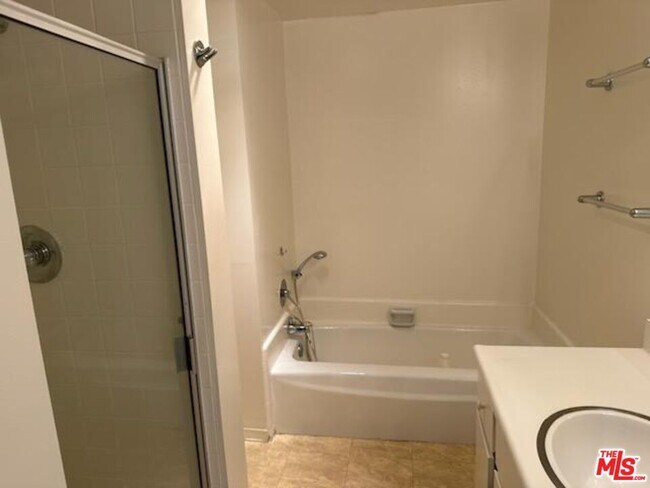 Photo - 2160 Century Pk E Unit 503