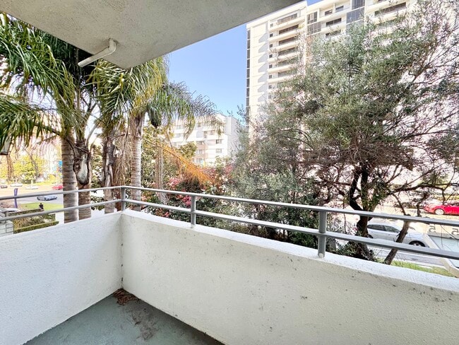 Photo - 10655 Wilshire Blvd Unit 303