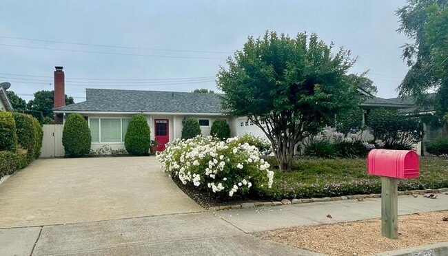 Building Photo - Carpinteria 3 Bedroom House - Available Au...