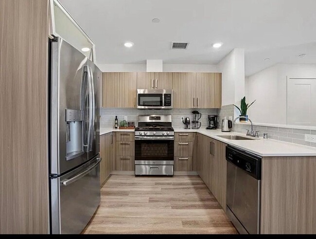 Photo - 4725 Radford Ave Unit ph1