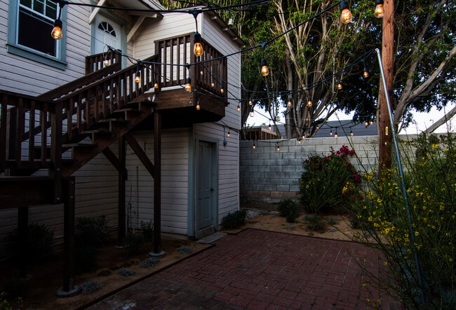 Photo - 950 1/2 North Hayworth Avenue